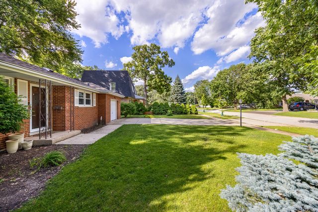 712 Spring Street, Roselle, IL 60172