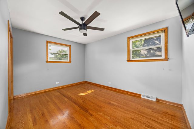 712 Spring Street, Roselle, IL 60172