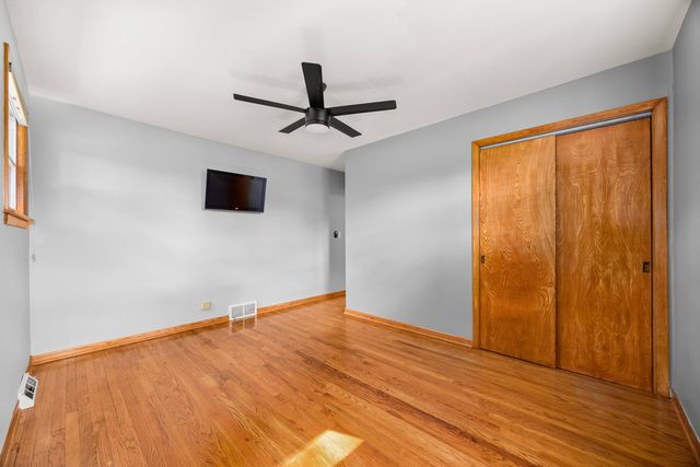 712 Spring Street, Roselle, IL 60172