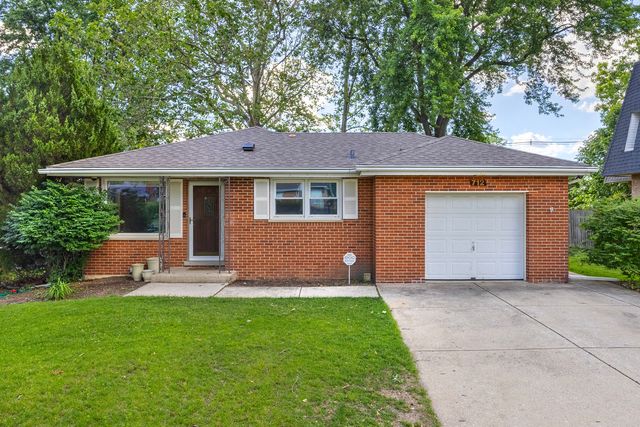712 Spring Street, Roselle, IL 60172