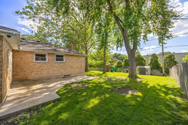712 Spring Street, Roselle, IL 60172