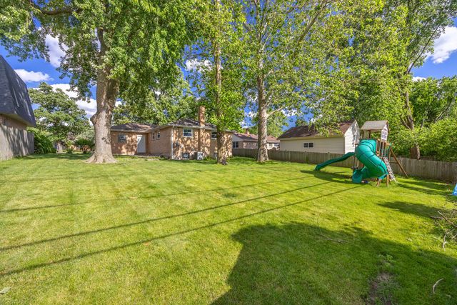 712 Spring Street, Roselle, IL 60172
