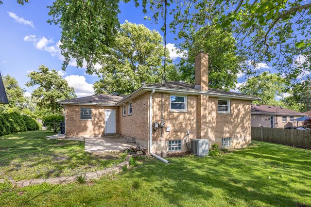 712 Spring Street, Roselle, IL 60172