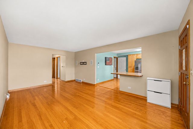 712 Spring Street, Roselle, IL 60172
