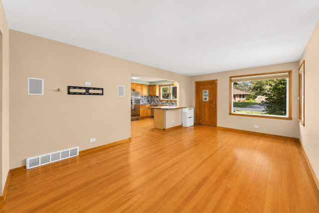 712 Spring Street, Roselle, IL 60172