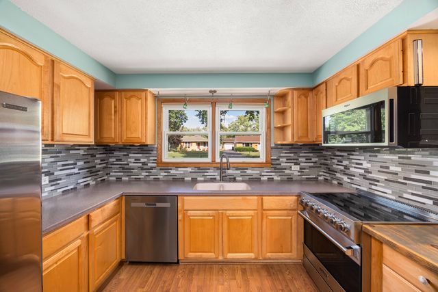 712 Spring Street, Roselle, IL 60172