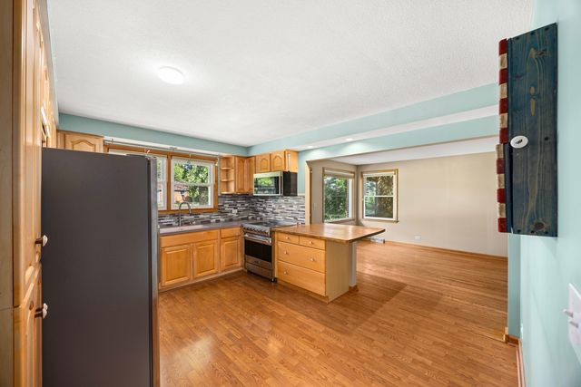 712 Spring Street, Roselle, IL 60172