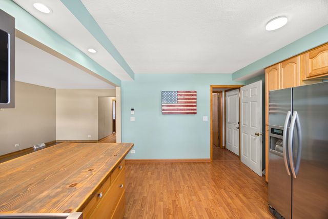 712 Spring Street, Roselle, IL 60172