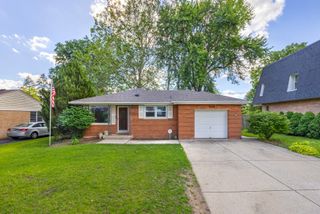 712 Spring Street, Roselle, IL 60172
