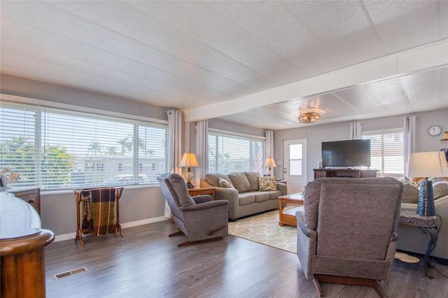 18675 US HIGHWAY 19 N 267, Clearwater, FL 33764