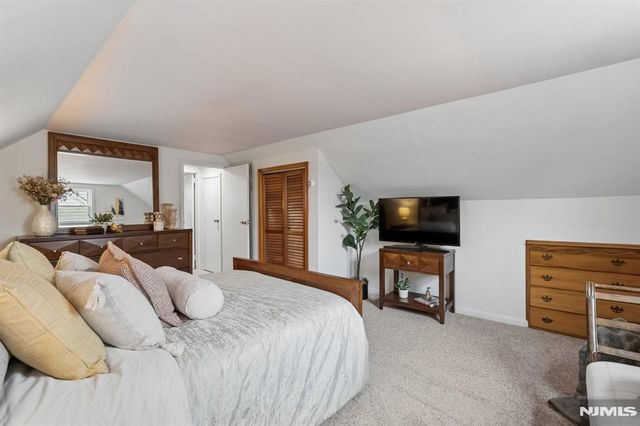 13 Central Avenue, Pompton Lakes, NJ 07442