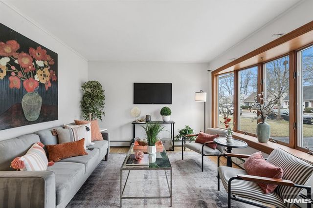 13 Central Avenue, Pompton Lakes, NJ 07442