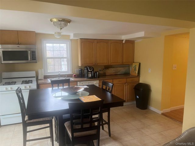 13 Summitt Place, Valhalla, NY 10595