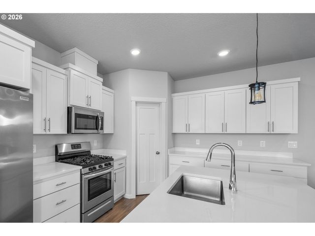 30938 Nw MOON St, North Plains, OR 97133