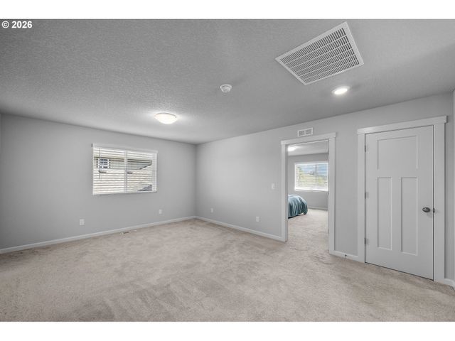 30938 Nw MOON St, North Plains, OR 97133