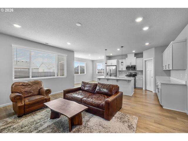 30938 Nw MOON St, North Plains, OR 97133