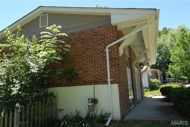 12428 Marine Avenue, Maryland Heights, MO 63043