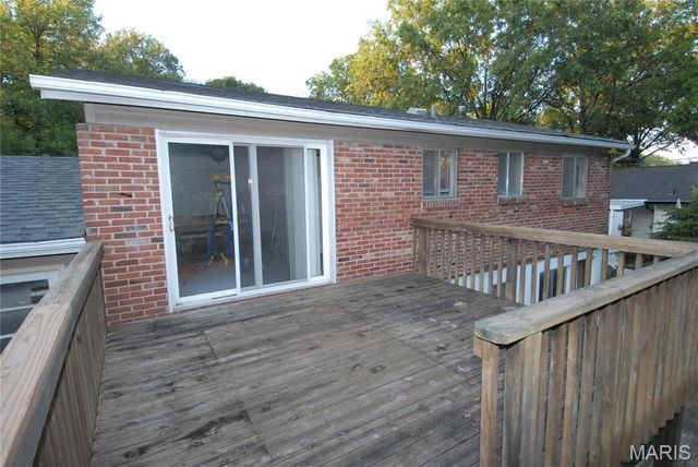 12428 Marine Avenue, Maryland Heights, MO 63043