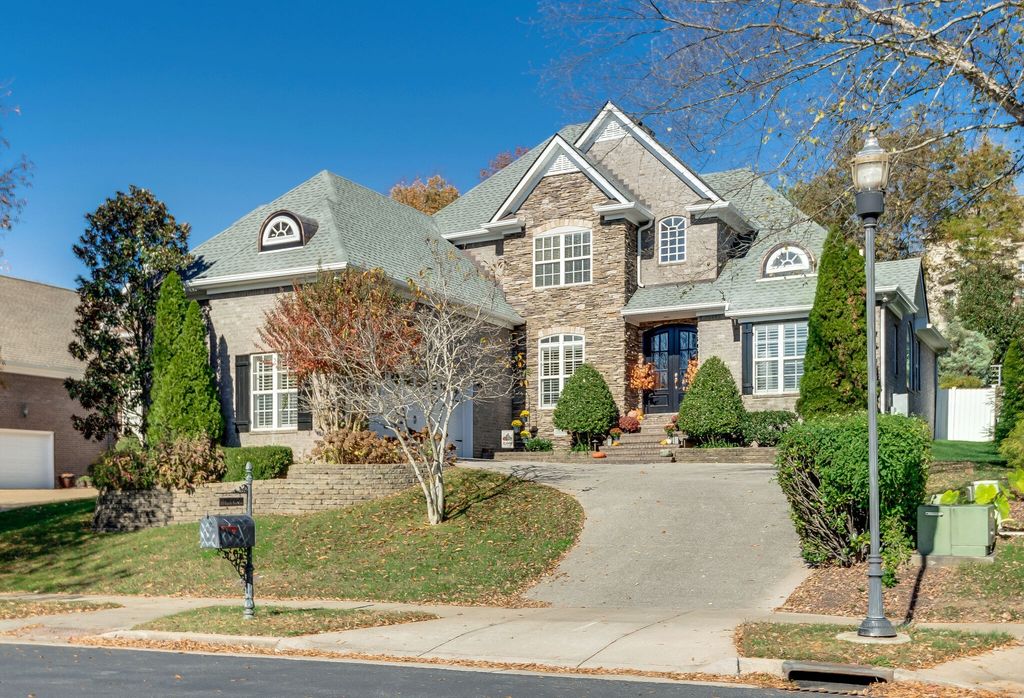 300 Keswick Grove Ln, Franklin, TN 37067