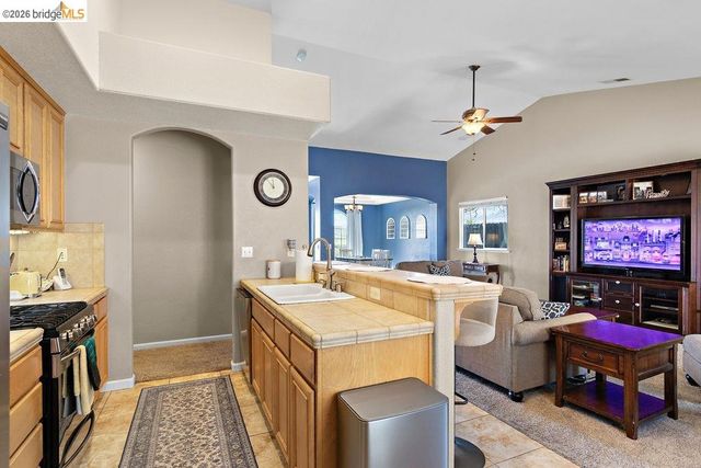 4955 Little John Rd, Copperopolis, CA 95228