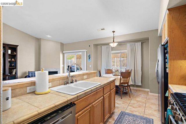 4955 Little John Rd, Copperopolis, CA 95228