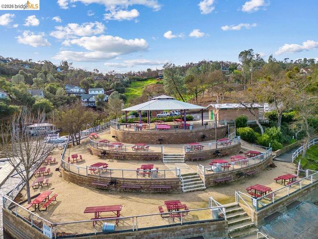 4955 Little John Rd, Copperopolis, CA 95228