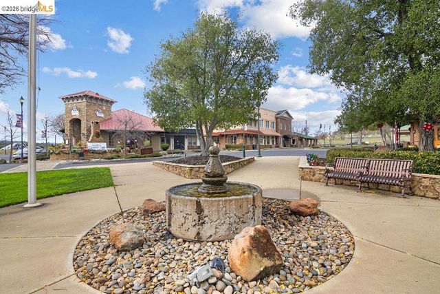 4955 Little John Rd, Copperopolis, CA 95228