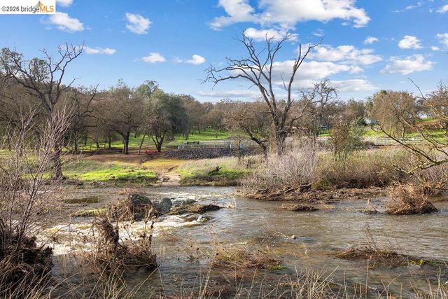 4955 Little John Rd, Copperopolis, CA 95228