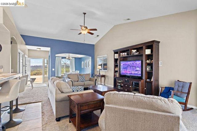 4955 Little John Rd, Copperopolis, CA 95228