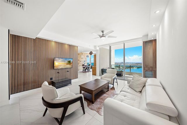 900 Biscayne Blvd 4202, Miami, FL 33132