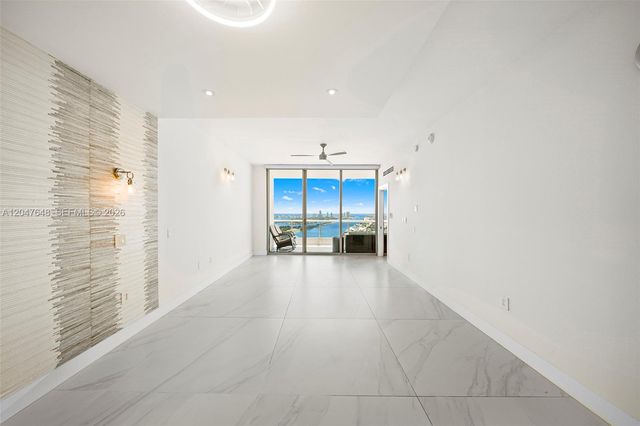 900 Biscayne Blvd 4202, Miami, FL 33132