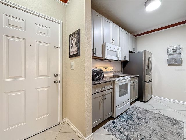 4323 BAYSIDE VILLAGE DRIVE 227, Tampa, FL 33615