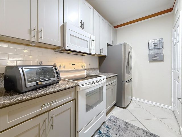 4323 BAYSIDE VILLAGE DRIVE 227, Tampa, FL 33615