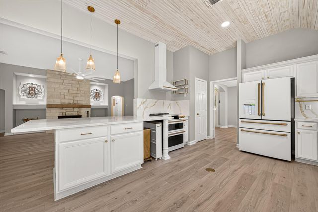81 N Holly Glen Drive, Point Blank, TX 77364
