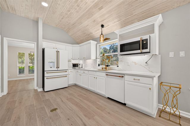 81 N Holly Glen Drive, Point Blank, TX 77364