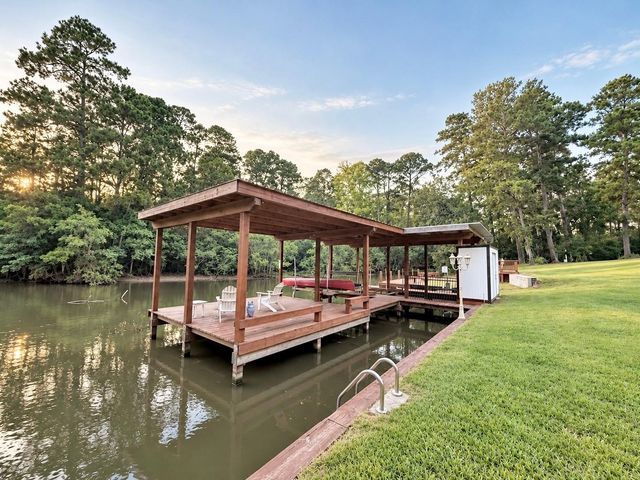 81 N Holly Glen Drive, Point Blank, TX 77364