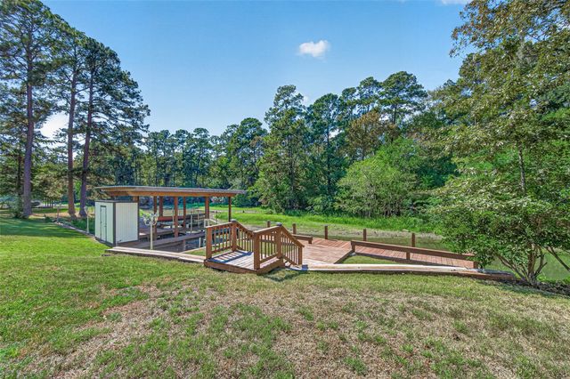 81 N Holly Glen Drive, Point Blank, TX 77364