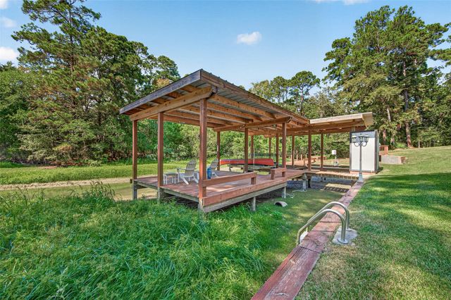 81 N Holly Glen Drive, Point Blank, TX 77364