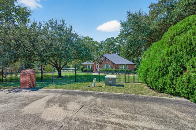 81 N Holly Glen Drive, Point Blank, TX 77364