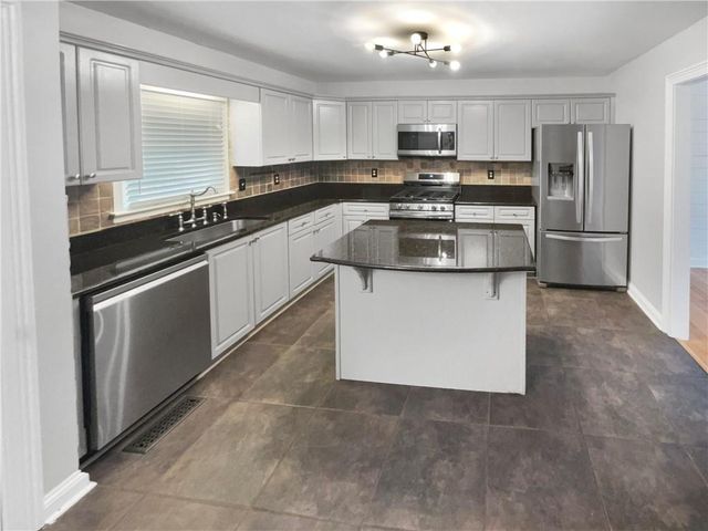 2 Berkeley Way, Dallas, GA 30157