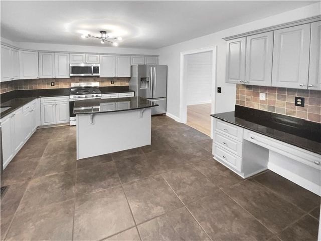 2 Berkeley Way, Dallas, GA 30157