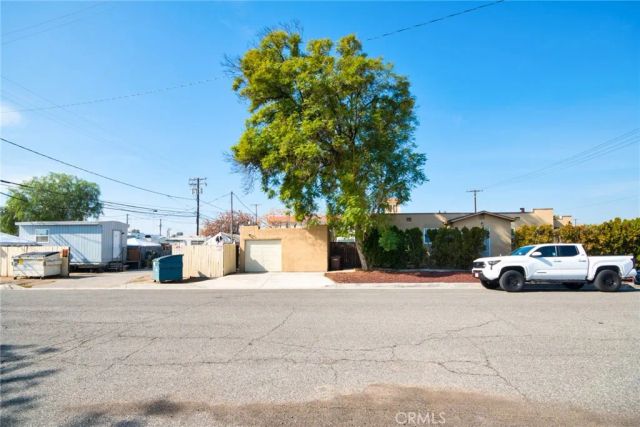 584 E H Street, Colton, CA 92324