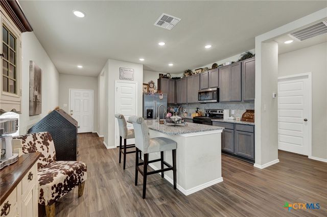 621 Kulpa Cross, Seguin, TX 78155