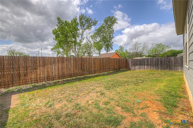621 Kulpa Cross, Seguin, TX 78155