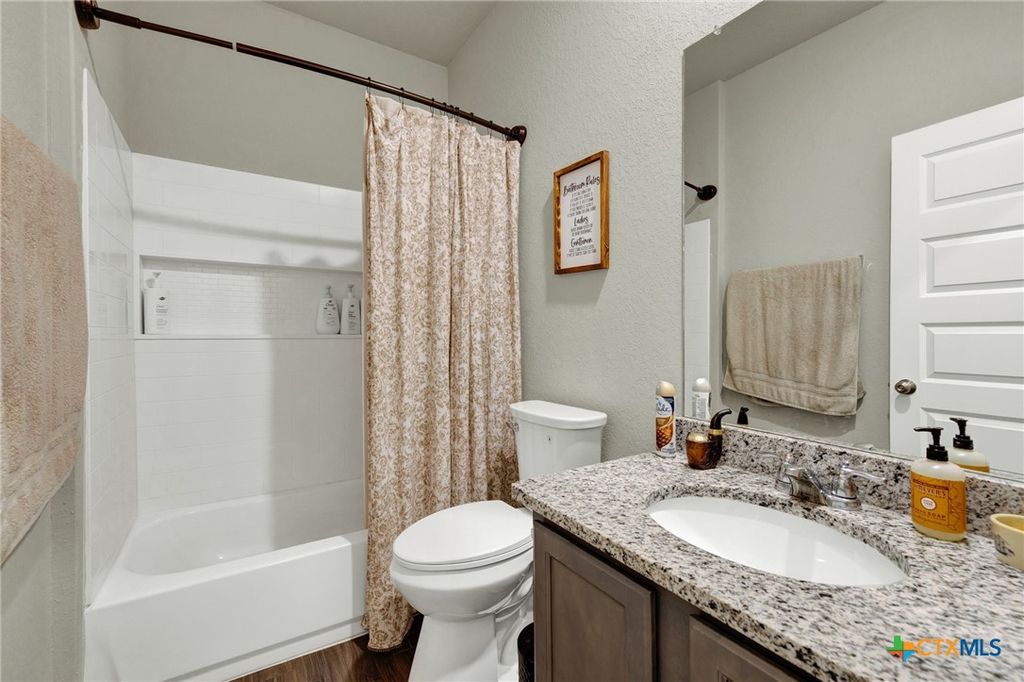 Image 10 of property listing at 621 Kulpa Cross, Seguin, TX 78155