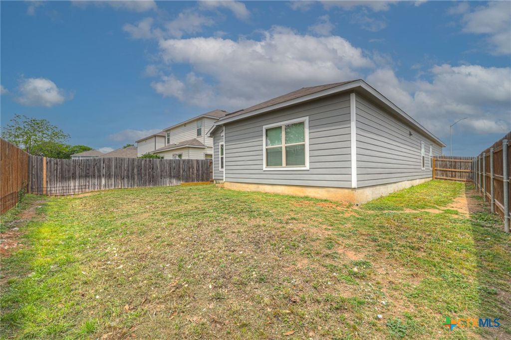 Image 19 of property listing at 621 Kulpa Cross, Seguin, TX 78155