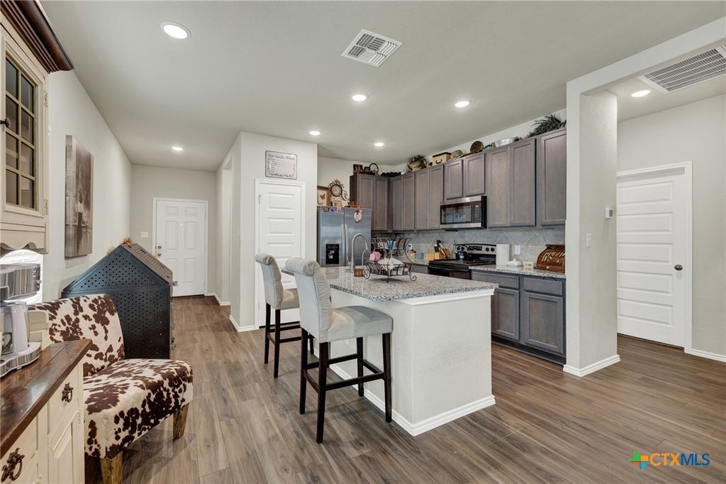 Image 2 of property listing at 621 Kulpa Cross, Seguin, TX 78155
