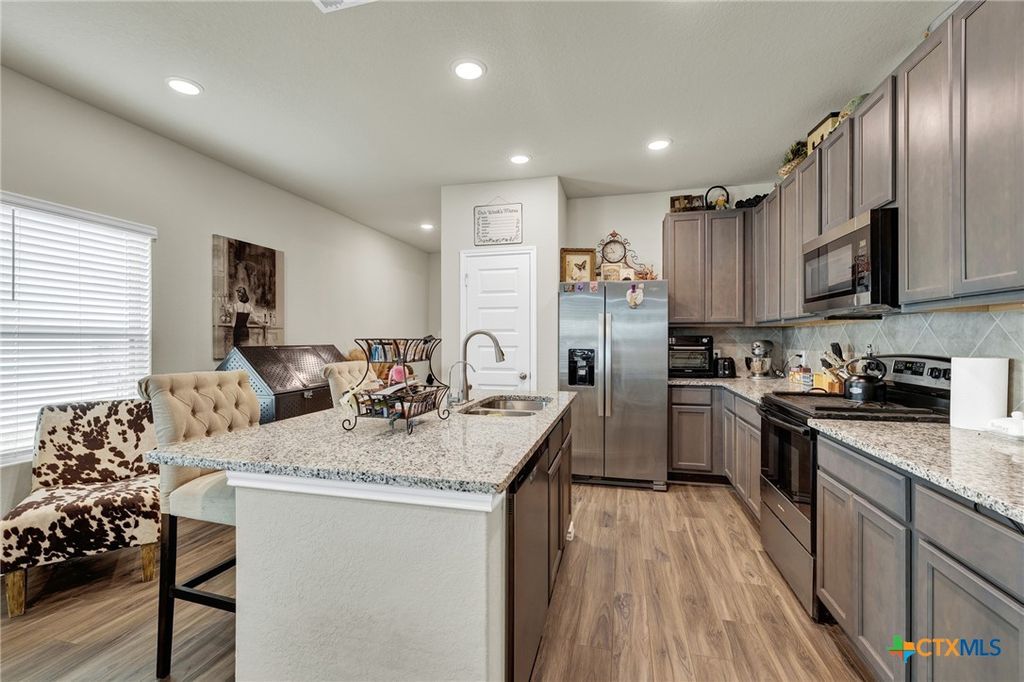 Image 3 of property listing at 621 Kulpa Cross, Seguin, TX 78155
