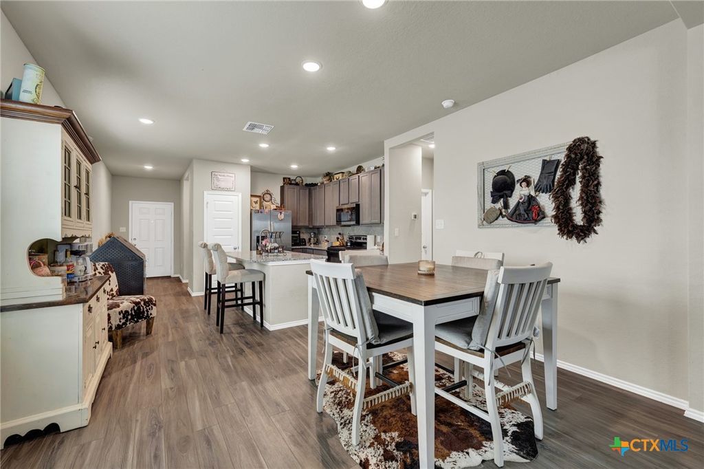 Image 4 of property listing at 621 Kulpa Cross, Seguin, TX 78155