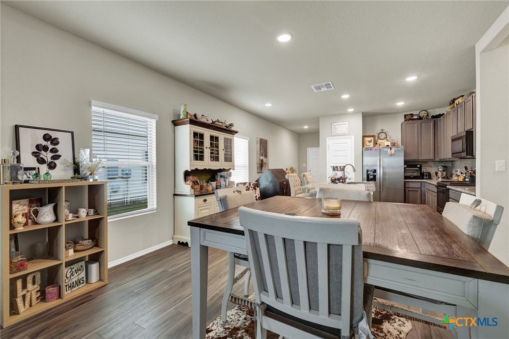 Image 5 of property listing at 621 Kulpa Cross, Seguin, TX 78155